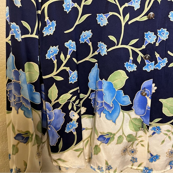 St. John Silk Floral Long Sleeve Button Down Blouse Women's Size 10 - Picture 9 of 11